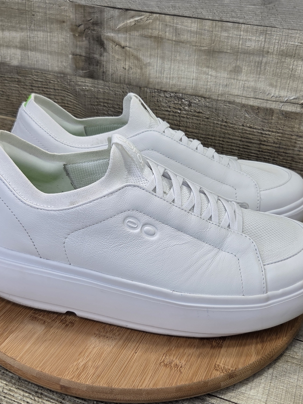 Mens Sz 13 white OOFOS Club+ OOMG Leather Slip-On Recovery Shoe